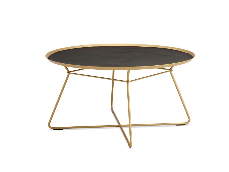 Leya Couchtisch von Freifrau Manufaktur: Runder Wohnzimmertisch mit schwarzer Platte und goldenem Metallgestell.